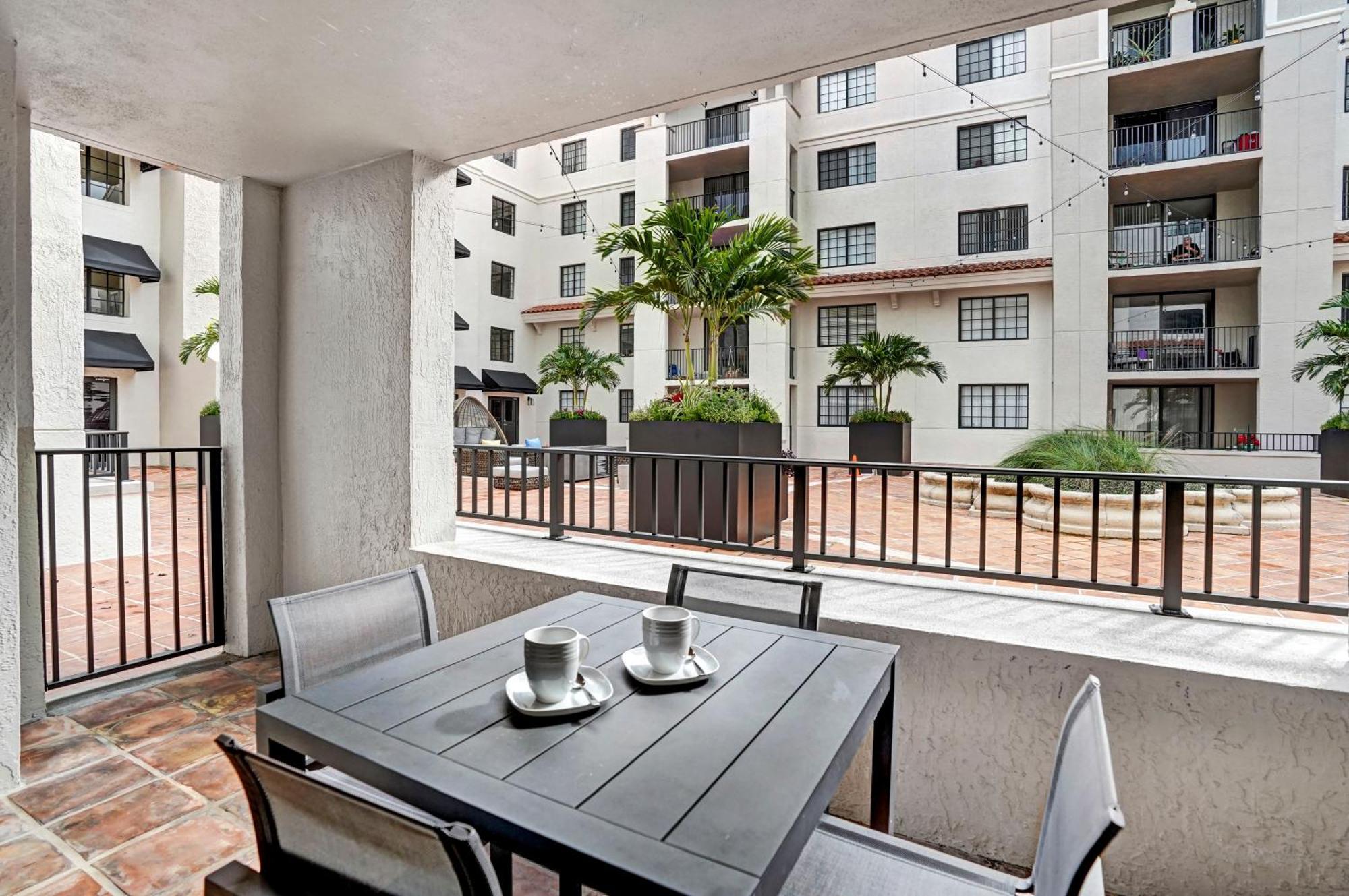 Stylish Modern Apartments At Gables Grand Plaza In Miami Oda fotoğraf