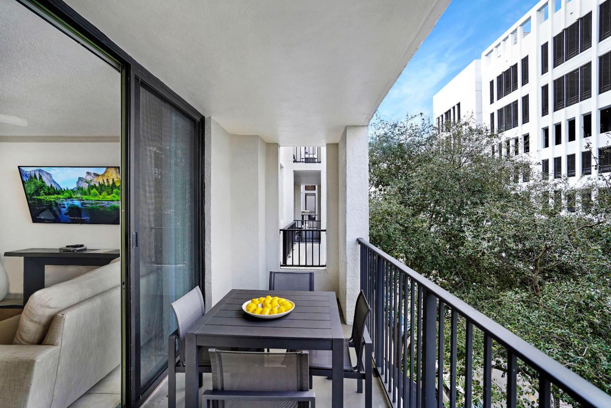 Stylish Modern Apartments At Gables Grand Plaza In Miami Dış mekan fotoğraf