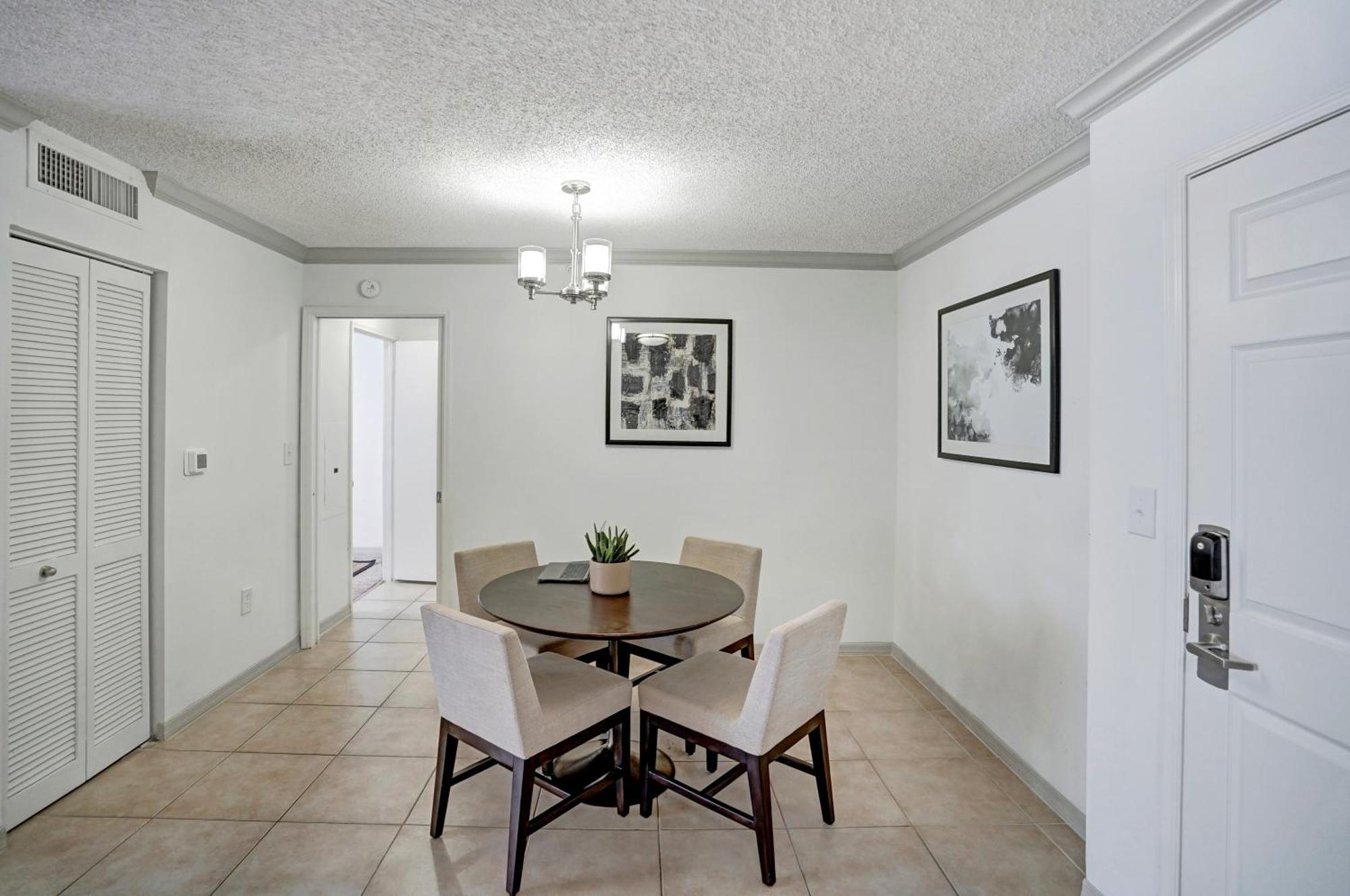 Stylish Modern Apartments At Gables Grand Plaza In Miami Oda fotoğraf