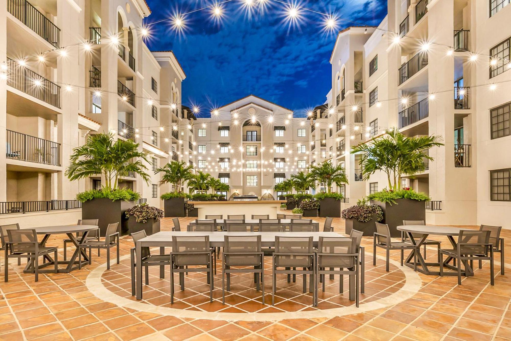 Stylish Modern Apartments At Gables Grand Plaza In Miami Dış mekan fotoğraf