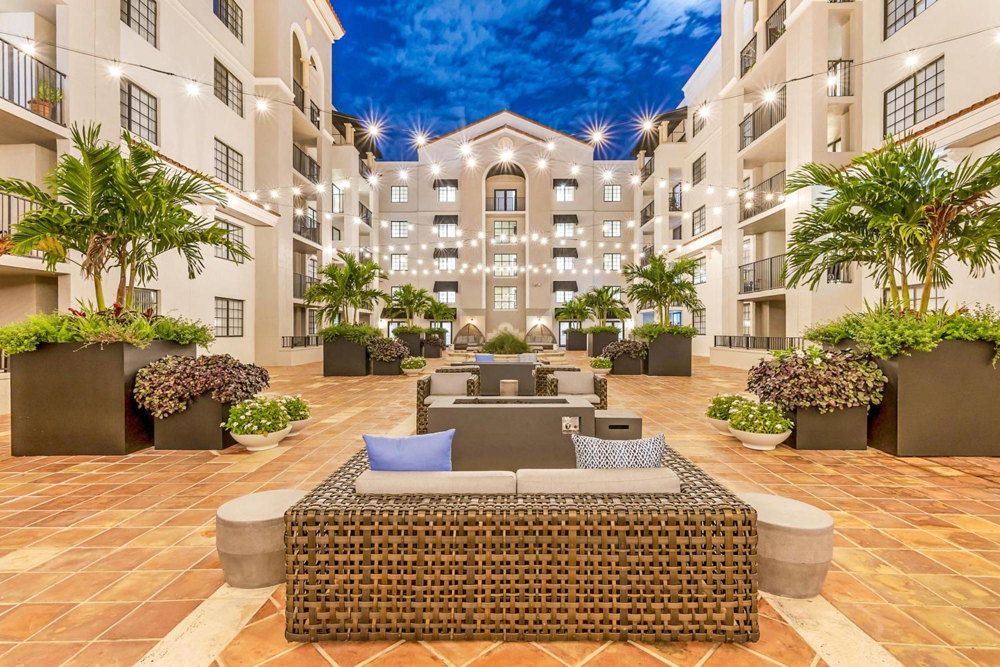 Stylish Modern Apartments At Gables Grand Plaza In Miami Dış mekan fotoğraf